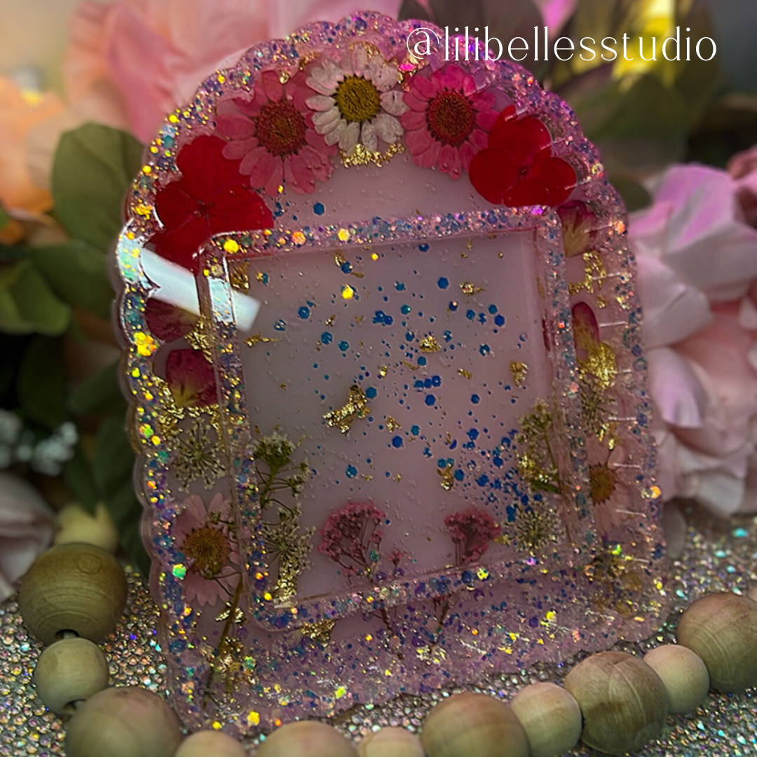 Floral shaker notepad holder